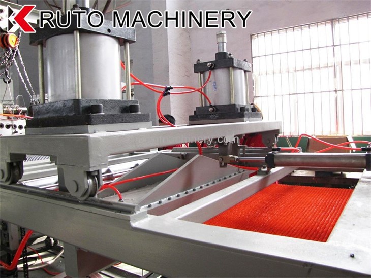 PE Plastic Grass Mat Production Line